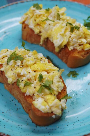 Scrambled Eggs on Toast Recipe